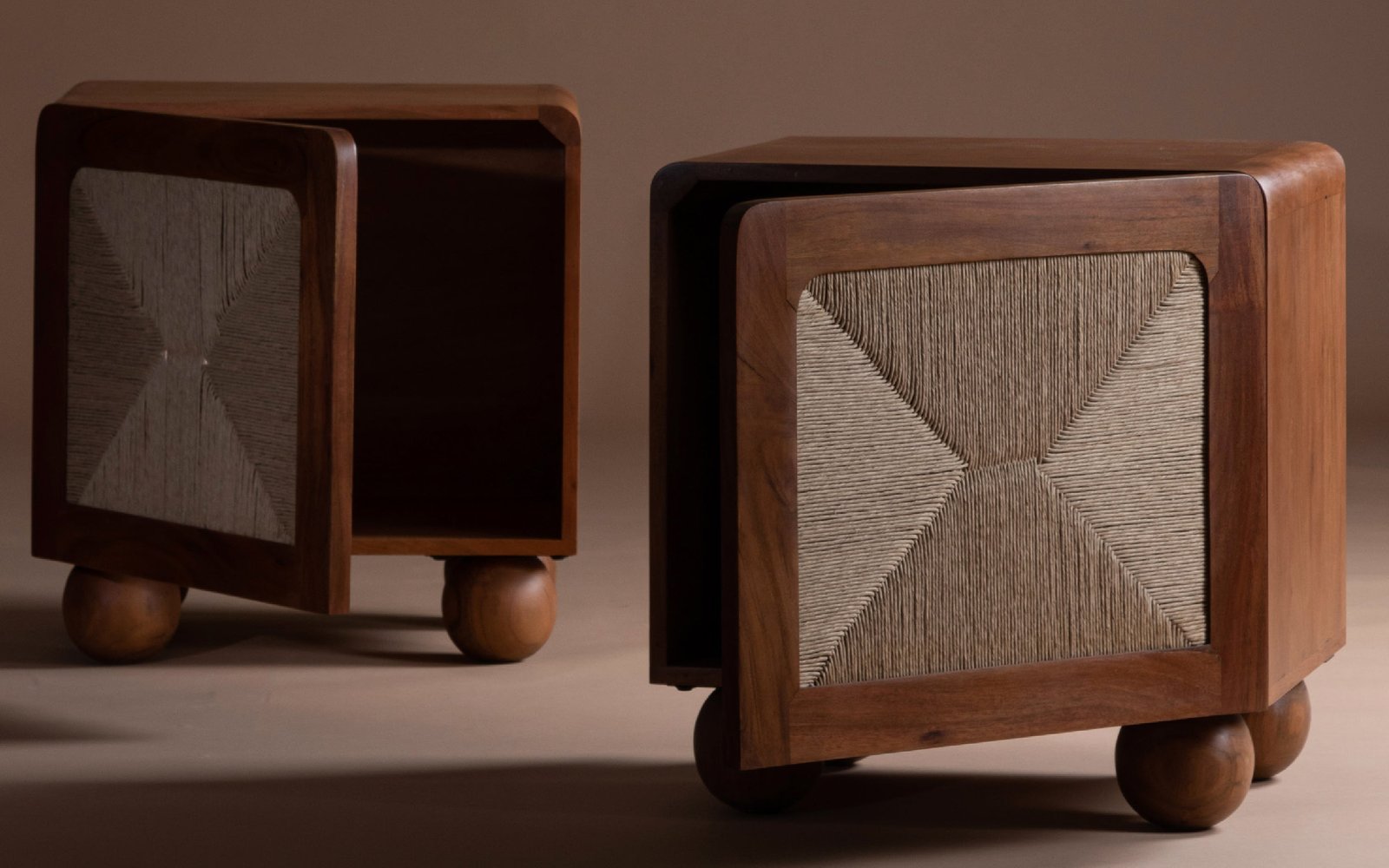 AbacusBedsideNatural2_178d8cf8-df6f-4d5b-a007-f499d4249b91