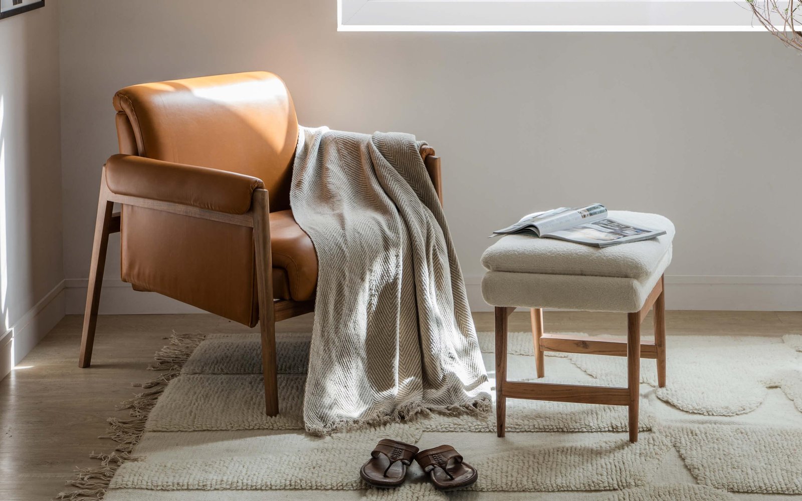 Gallery9MaiLoungeChairLeather